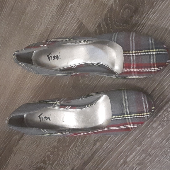 FIONI Heels - Picture 5 of 6